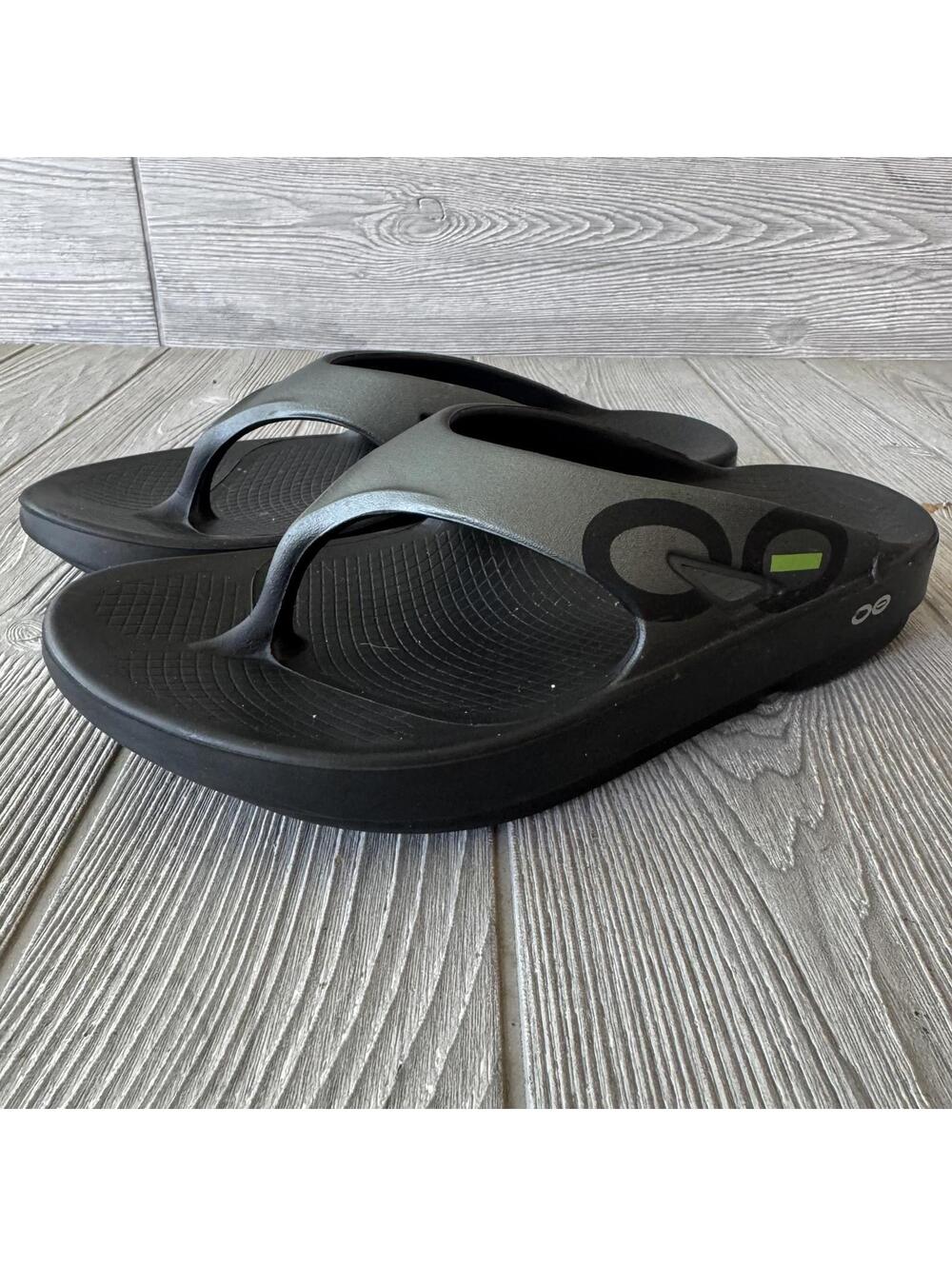 Oofos Men's 8 Women's 10 EU 41 Black and Gray Sandals Flip Flops Recovery Slide